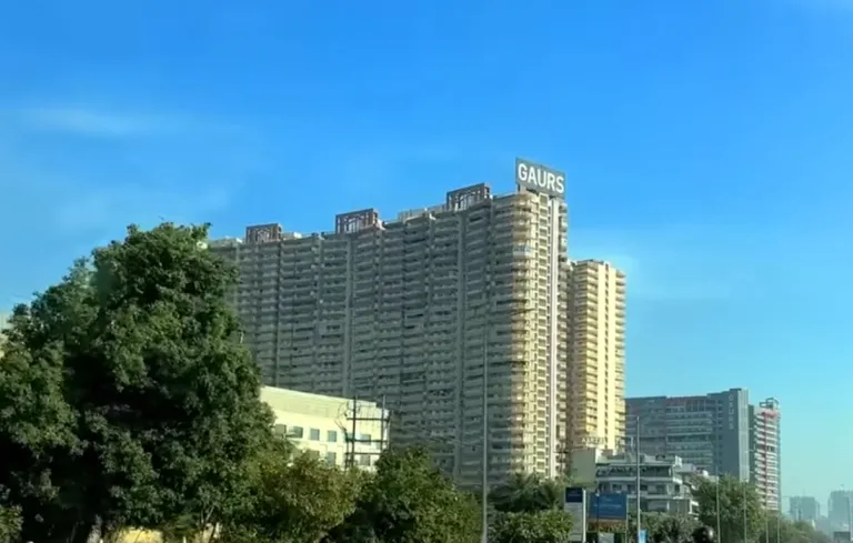 Gaur City 14th Avenue Ready to Move Apartments in Noida Extension
